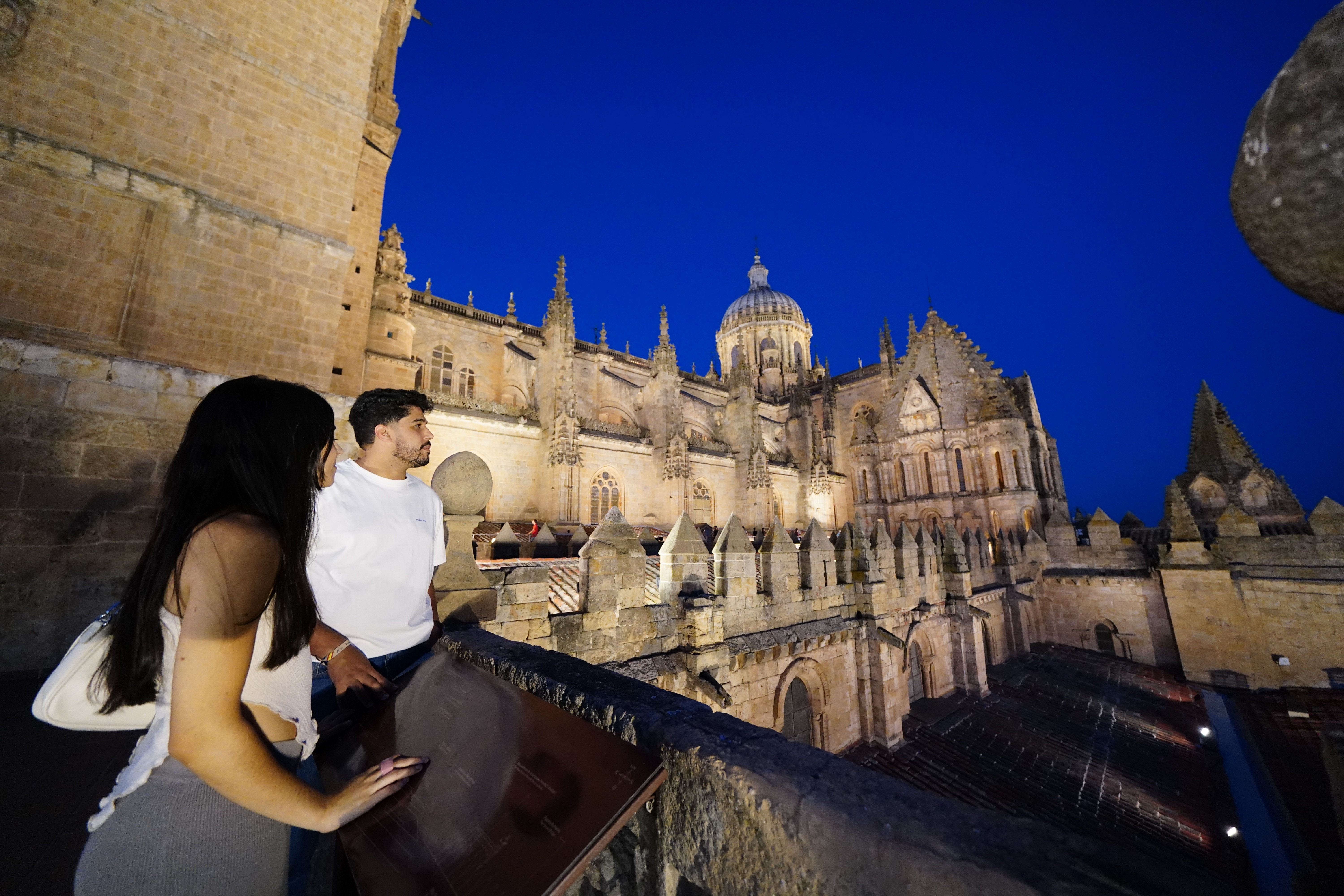  Mientas la Catedral Duerme: visita nocturna a Ieronimus a la carta